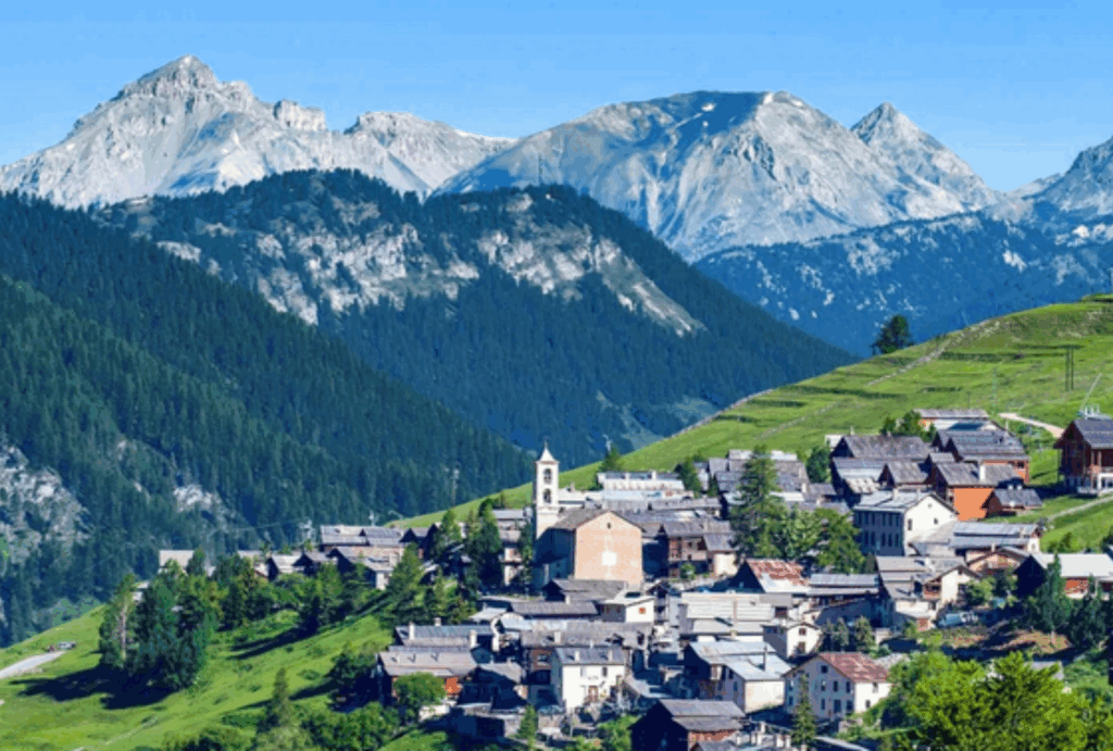 Patrimoine du Queyras : Saint-Véran avec la Villa Belle Fleur
