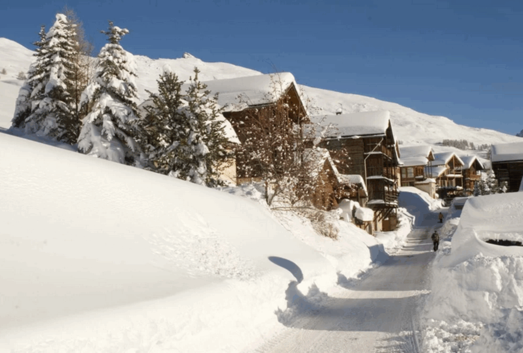 Patrimoine du Queyras : Saint-Véran sous la neige avec la Villa Belle Fleur