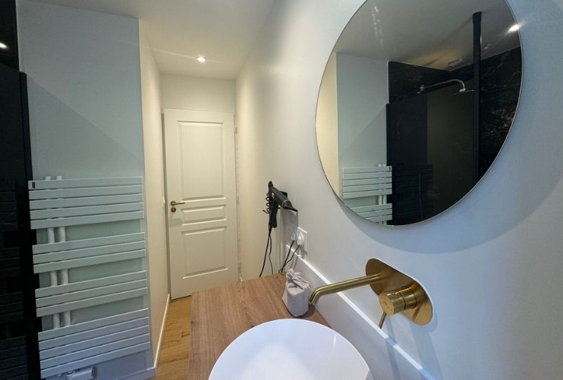 Salle de bain (2) de la Pensée à la Villa Belle Fleur dans le Queyras