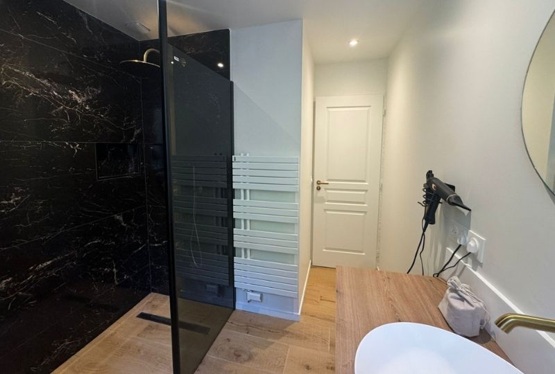 Salle de bain (1) de la Pensée à la Villa Belle Fleur dans le Queyras
