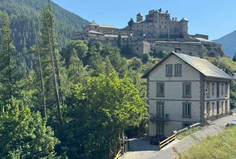 FORT QUEYRAS ET VILLA BELLE FLEUR