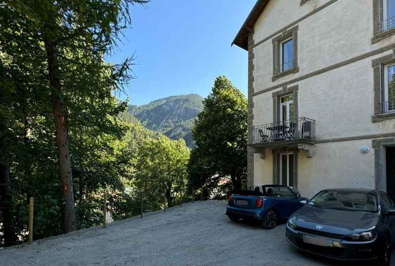PARKING VILLA BELLE FLEUR