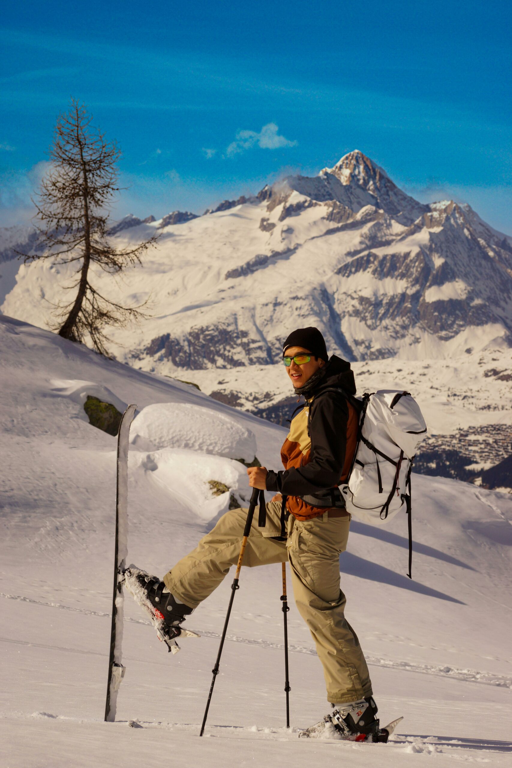 Skieur en montagne dans les Alpes lors d&rsquo;un s&eacute;jour en location alpes pour groupe